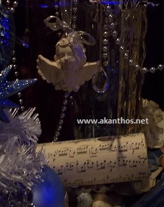 immagine vetrina natalizia a tema musicale